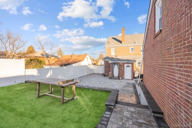 Building Photo - 9 George St