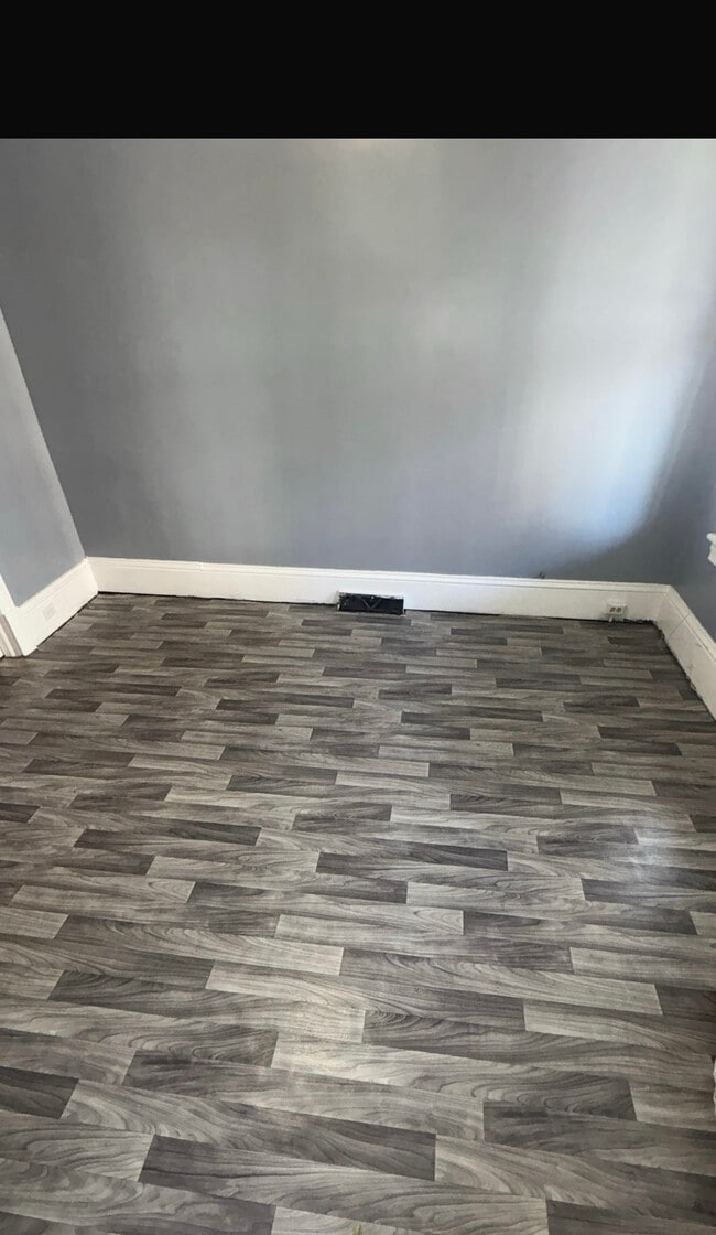 Building Photo - 144 S Mulberry St