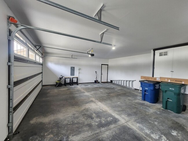 Building Photo - Luxurious Single-Level Rancher in Post Falls