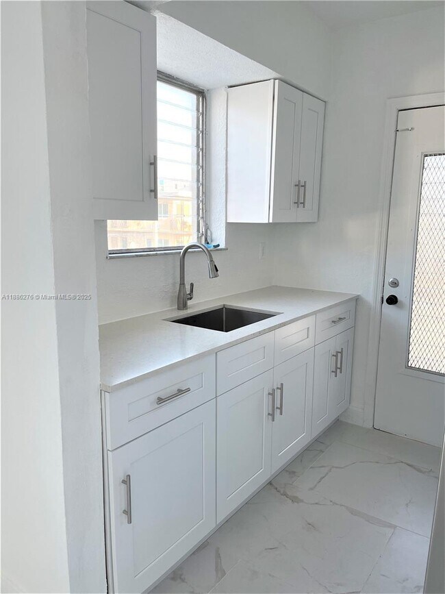 Building Photo - 6895 Byron Ave