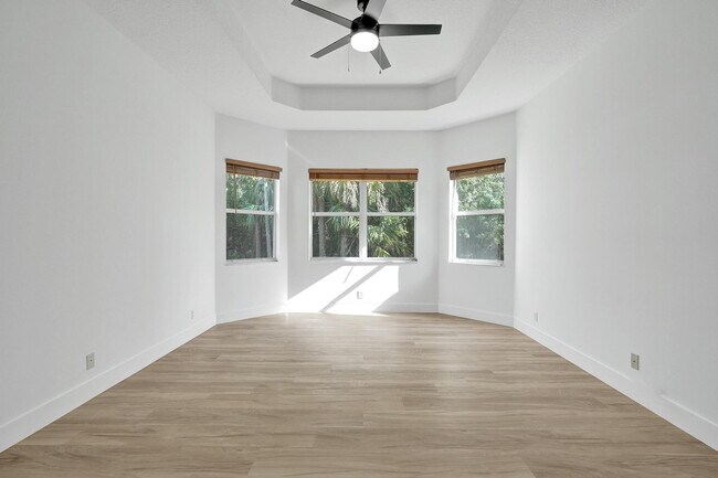 Building Photo - 118 NW Pleasant Grove Way