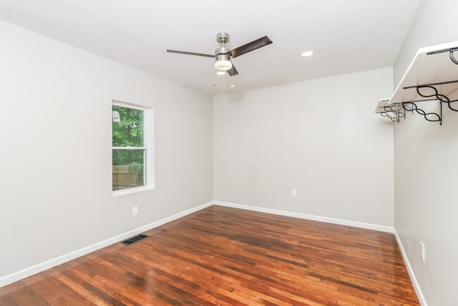 Building Photo - 243 Ridgeway Rd