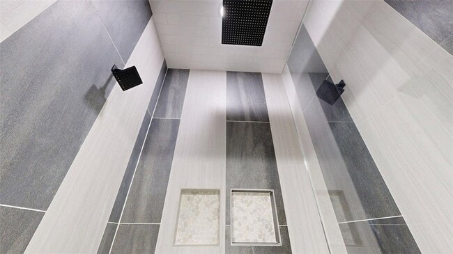 Building Photo - 4867 N Oakland Ln