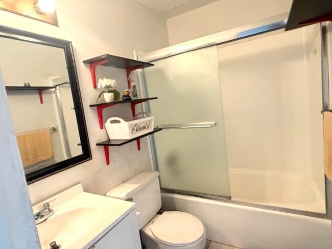 Building Photo - 406 Lakeside Dr