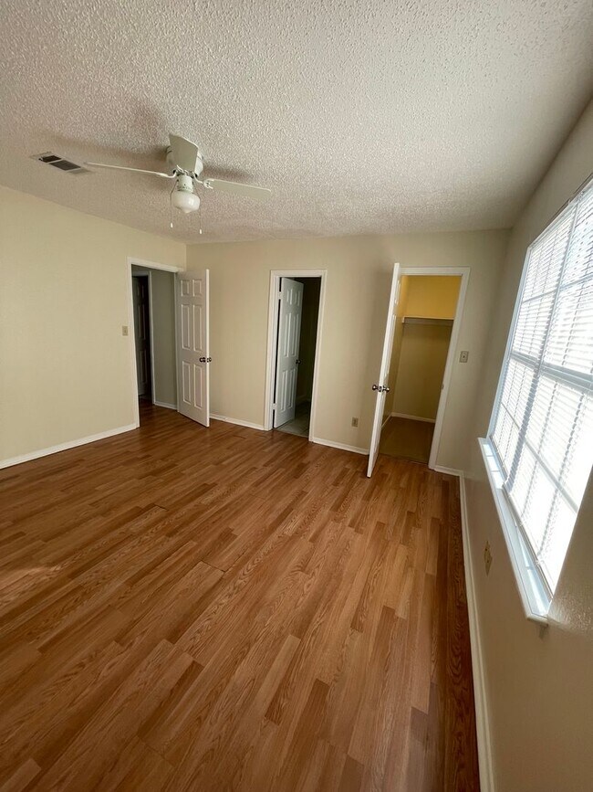 Building Photo - 964 Winter Garden Dr