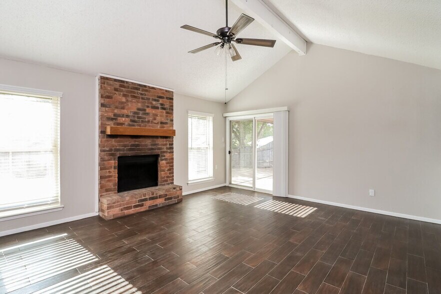 Building Photo - 5911 Woodsetter Ln
