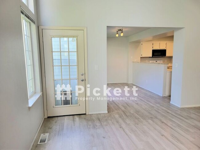 Building Photo - Lovely 3 Bedroom Ridgetop Townhome