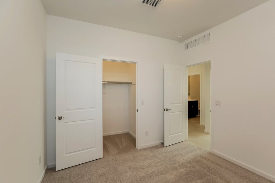 Building Photo - 10746 W Bloch Rd