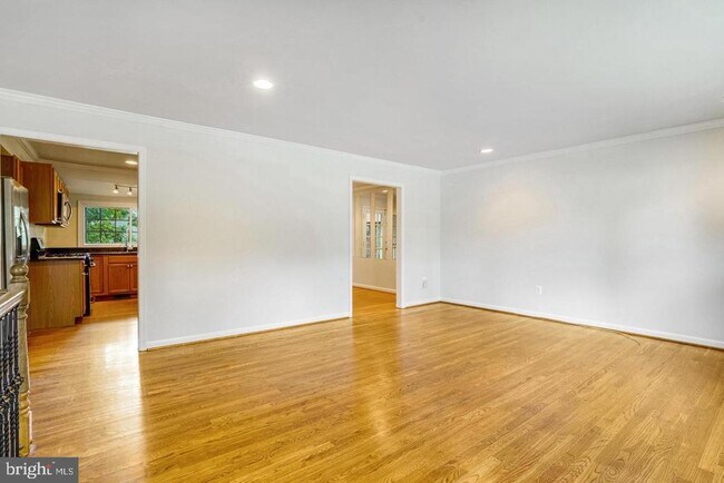 Building Photo - 9821 Hampton Ln