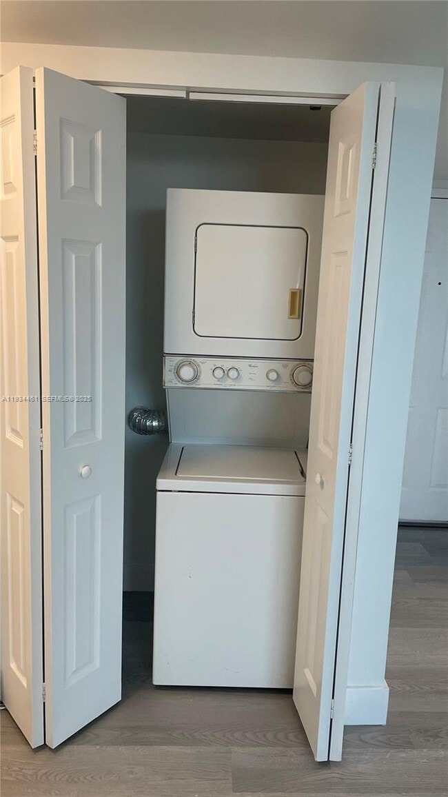 Building Photo - 3000 Coral Wy