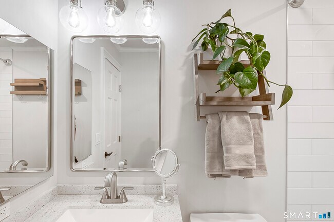 Building Photo - 36 Middlebury St