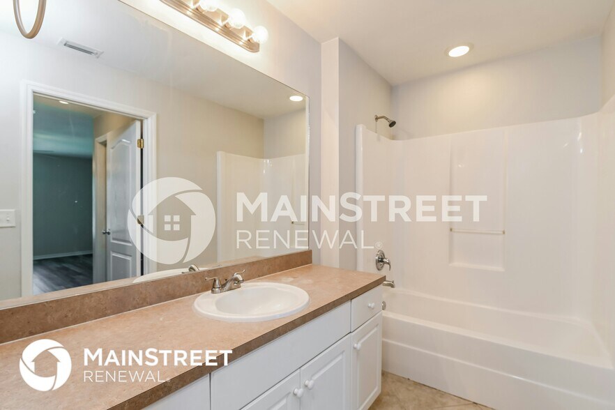 Building Photo - 2428 NE 1st Ave