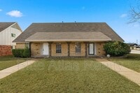 Building Photo - 702 Skyline Dr