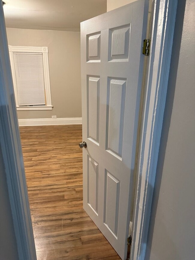 Building Photo - 11 Hallenbeck Ave