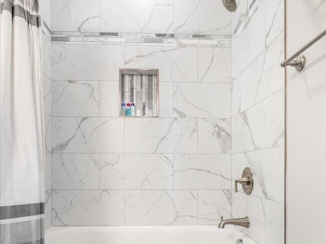 Building Photo - Flexible Lease Lengths! Furnished Southside Townhome