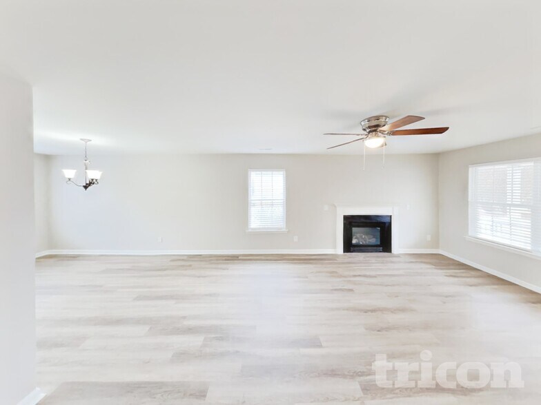 Building Photo - 301 Bedford Park Dr