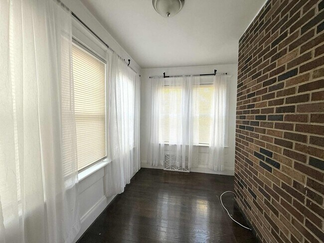 Building Photo - 239 Quincy Shore Dr