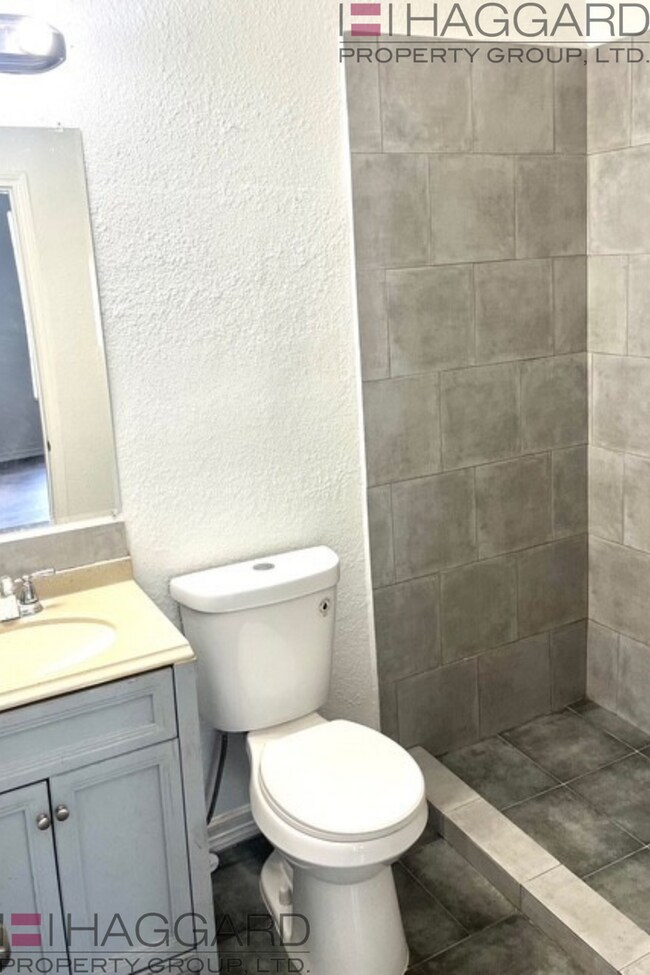 Building Photo - Walking Distance to the Stockyards!