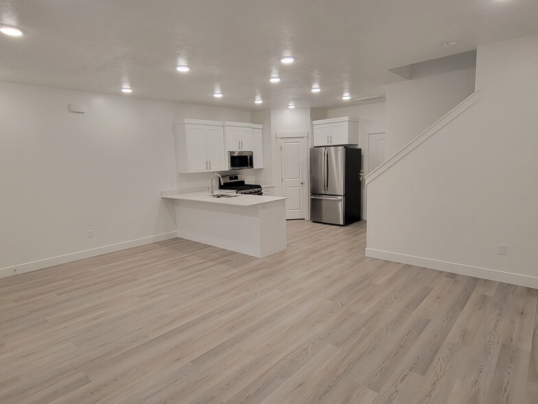 Building Photo - 3097 S 350 W