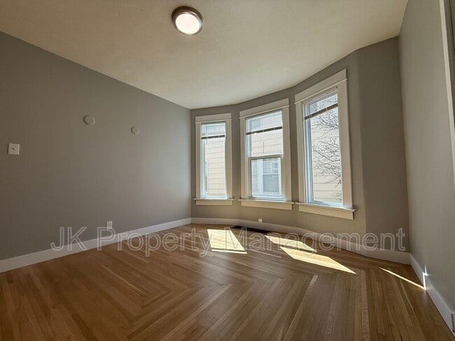 Building Photo - 913 5th Ave N