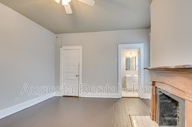 Building Photo - 107 4th St