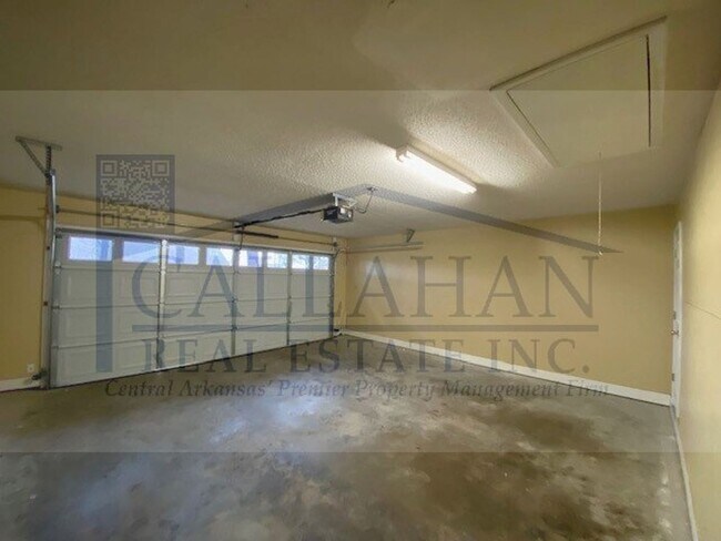 Building Photo - Cabot 3 bedroom with extra garage