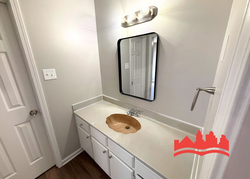 Building Photo - 5950 Beauvoir Dr