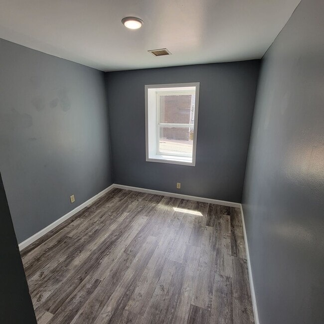 Building Photo - 611 S Willow Ave