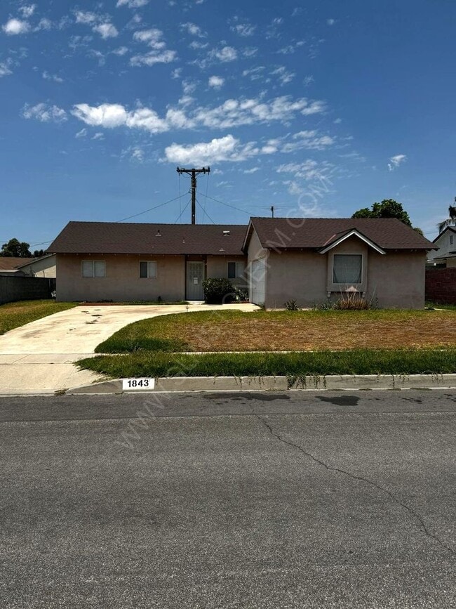 Building Photo - 3 bedroom, 2 bathroom