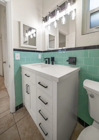 Building Photo - 533 Yelvington Ave