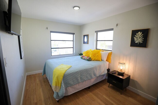 Building Photo - Fully Furnished Luxury Waterfront Unit w/in Walking Distance to the Shopping, Beach, Restaurants,...