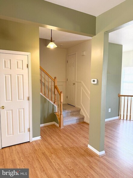 Building Photo - 565 Tuliptree Square NE