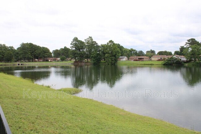 Building Photo - 3901 Grand Isle Dr