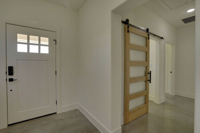 Building Photo - 106 Cardinal Wds