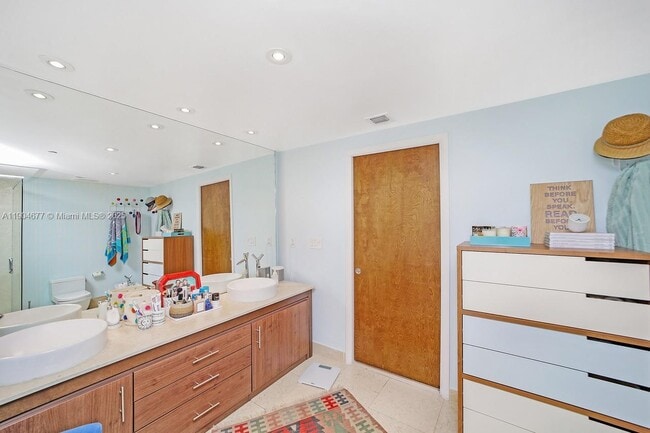 Building Photo - 465 Brickell Ave