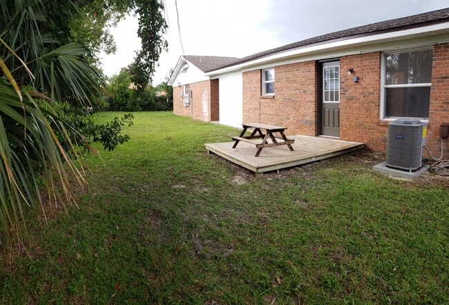 Building Photo - Garden Manor