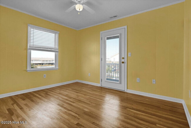 Building Photo - 1207 N Topsail Dr