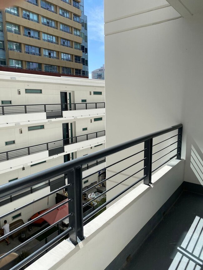 Building Photo - 425 W Beech St