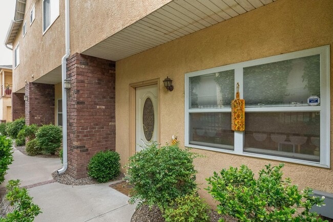 Building Photo - 618 Coal Ave SW