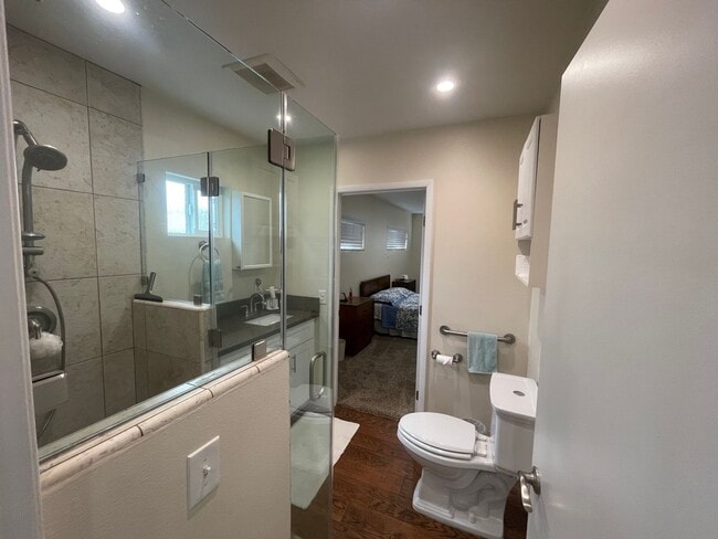 Building Photo - Beautifully Renovated 2-Bedroom Front Home...