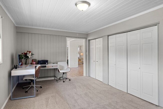 Building Photo - 8009 Whitesburg Dr