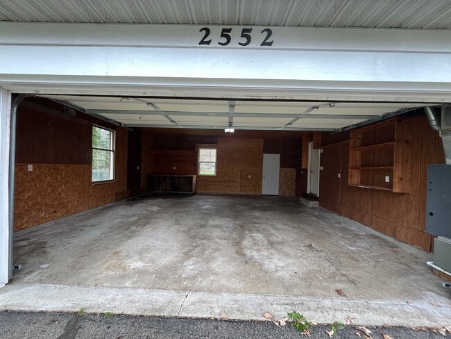 Building Photo - Very Large Home South of Warsaw 4 Bedroom