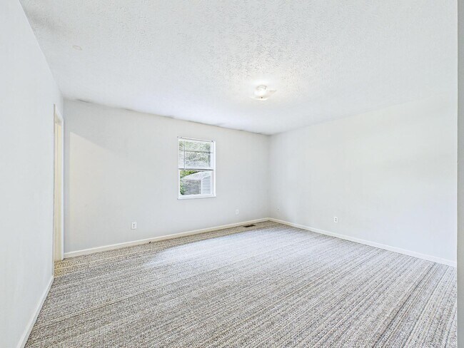 Building Photo - 112 Old Jones Rd
