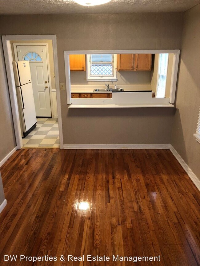 2 br, 1 bath House 1702 Seventh 1702 7th Ave Dodge City KS 67801