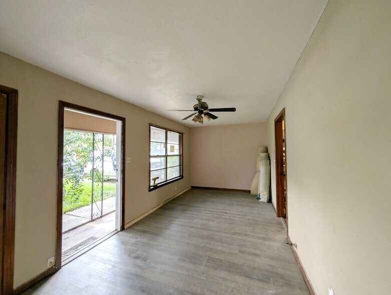 Building Photo - 4515 Booker St