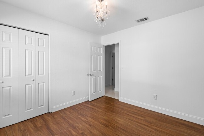 Building Photo - 766 SW Belmont Cir