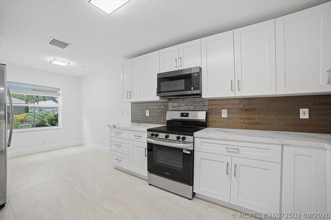 Building Photo - 4112 Pine Ridge Ln