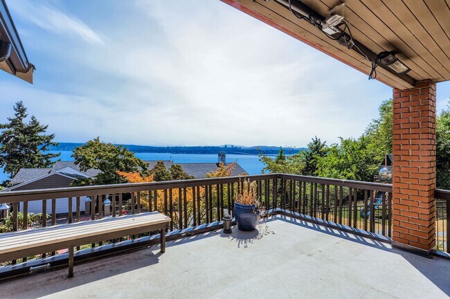 Building Photo - Laurelhurst View Home