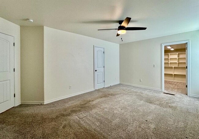 Building Photo - 308 N Lockeport Dr