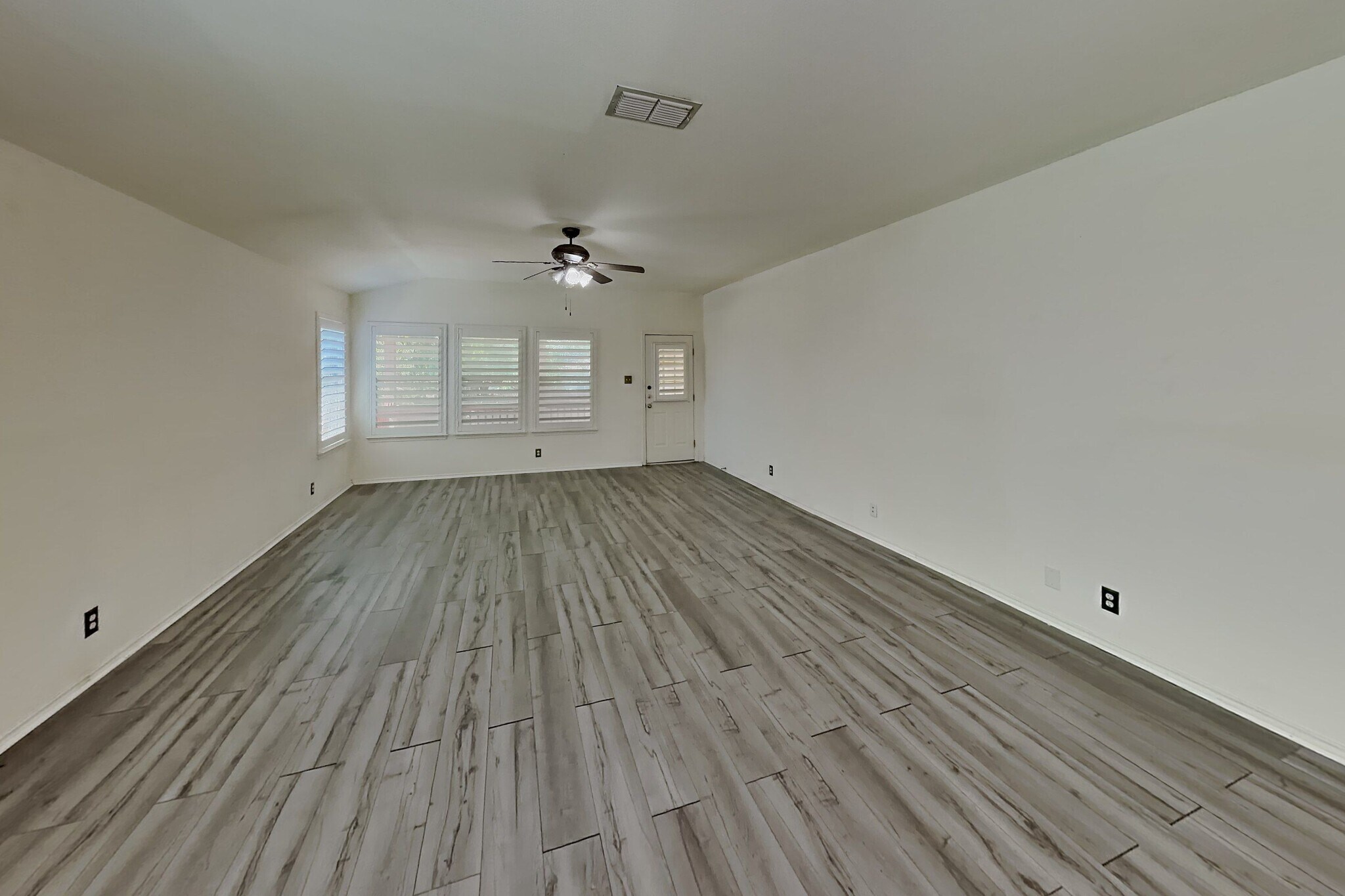 Building Photo - 4611 Echo Lake Dr